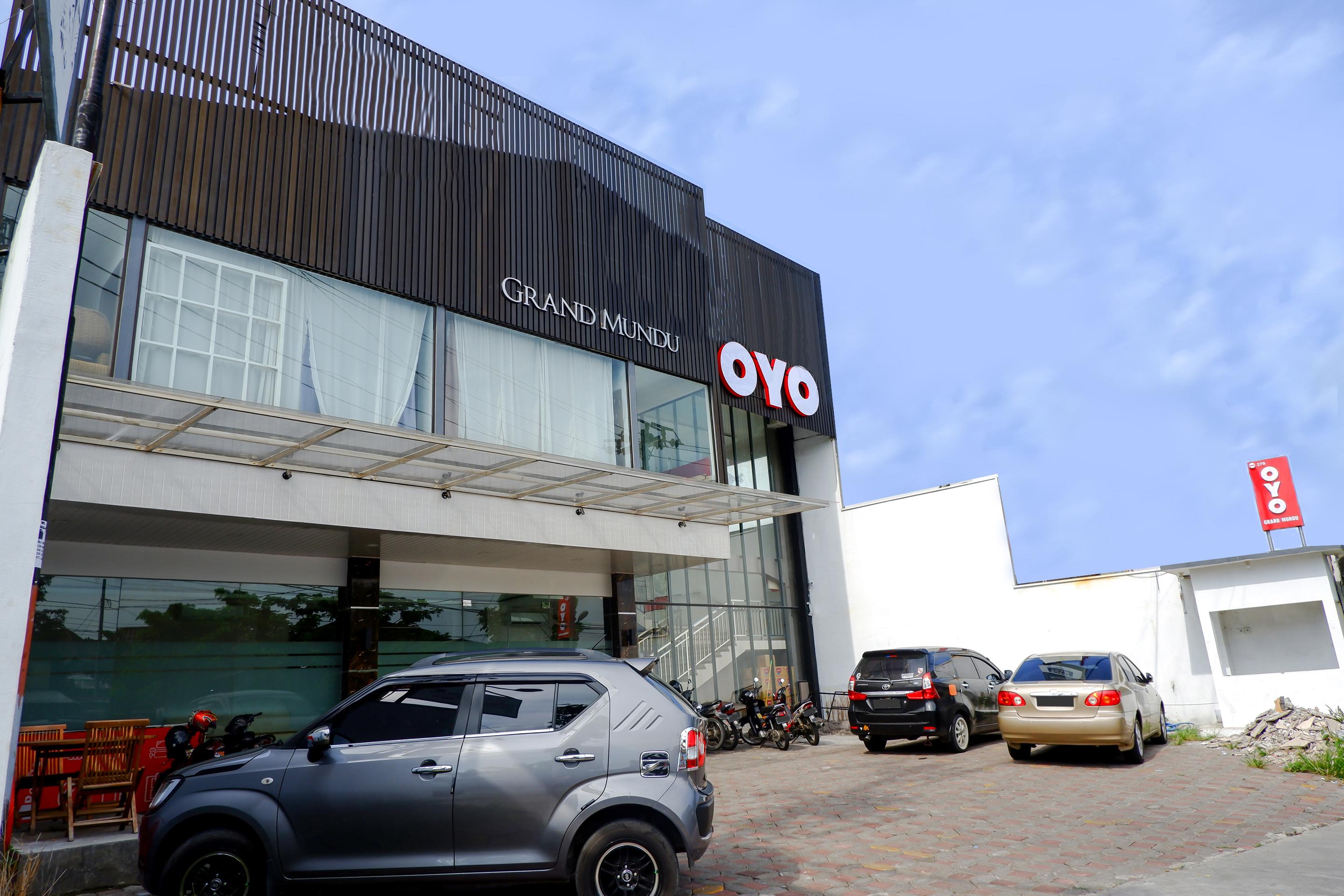 Oyo 379 Grand Mundu Hotel Semarang Eksteriør billede