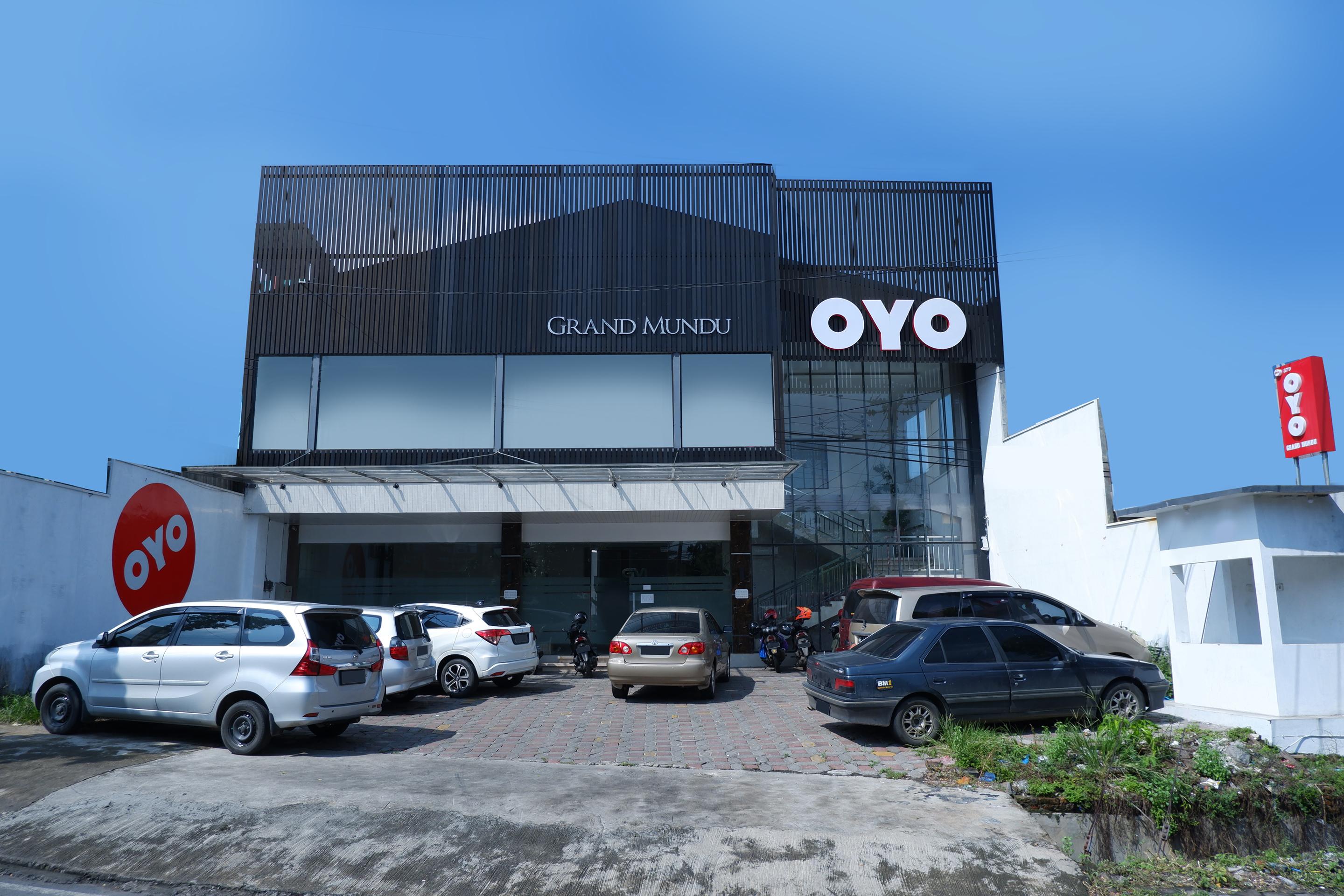 Oyo 379 Grand Mundu Hotel Semarang Eksteriør billede