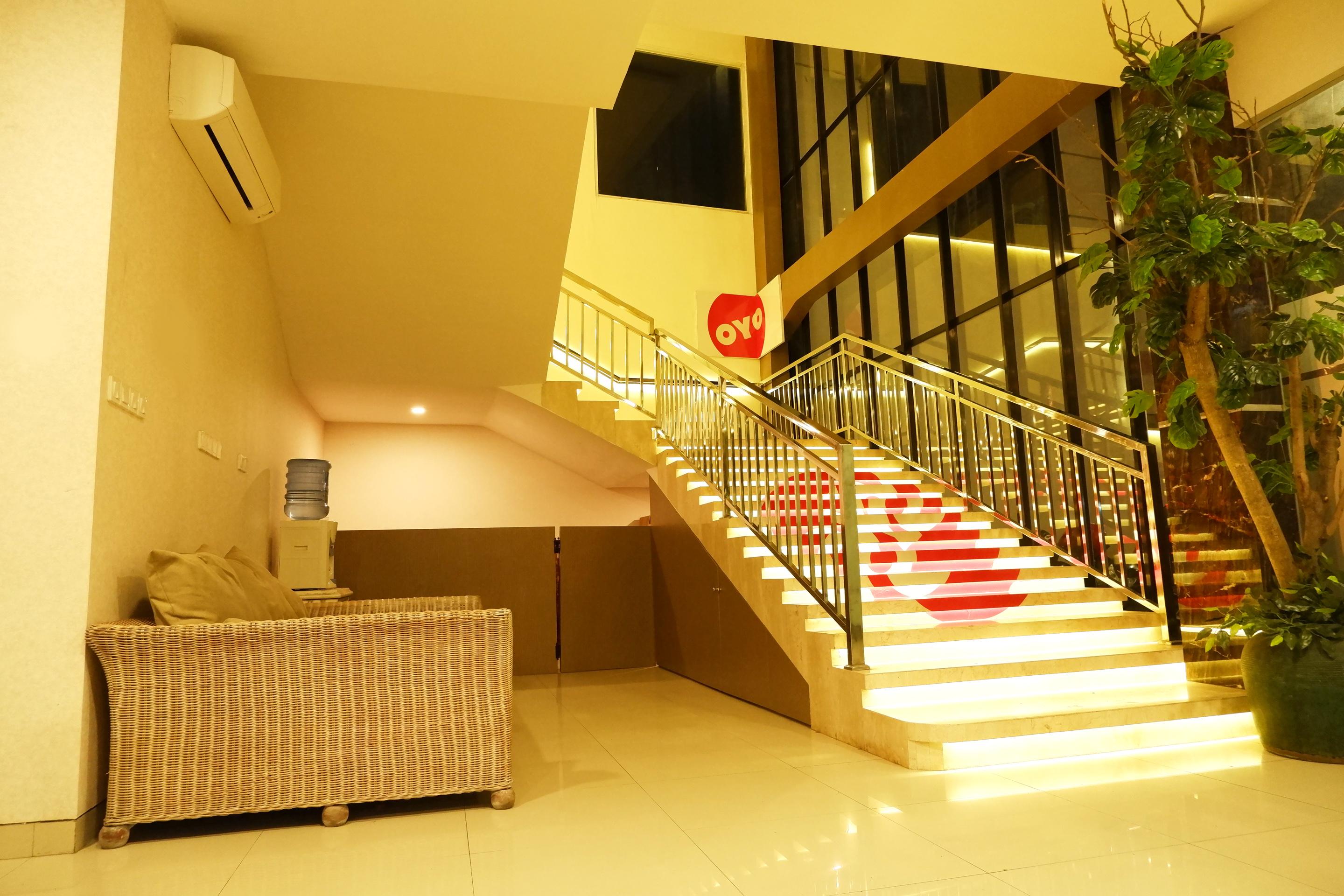 Oyo 379 Grand Mundu Hotel Semarang Eksteriør billede