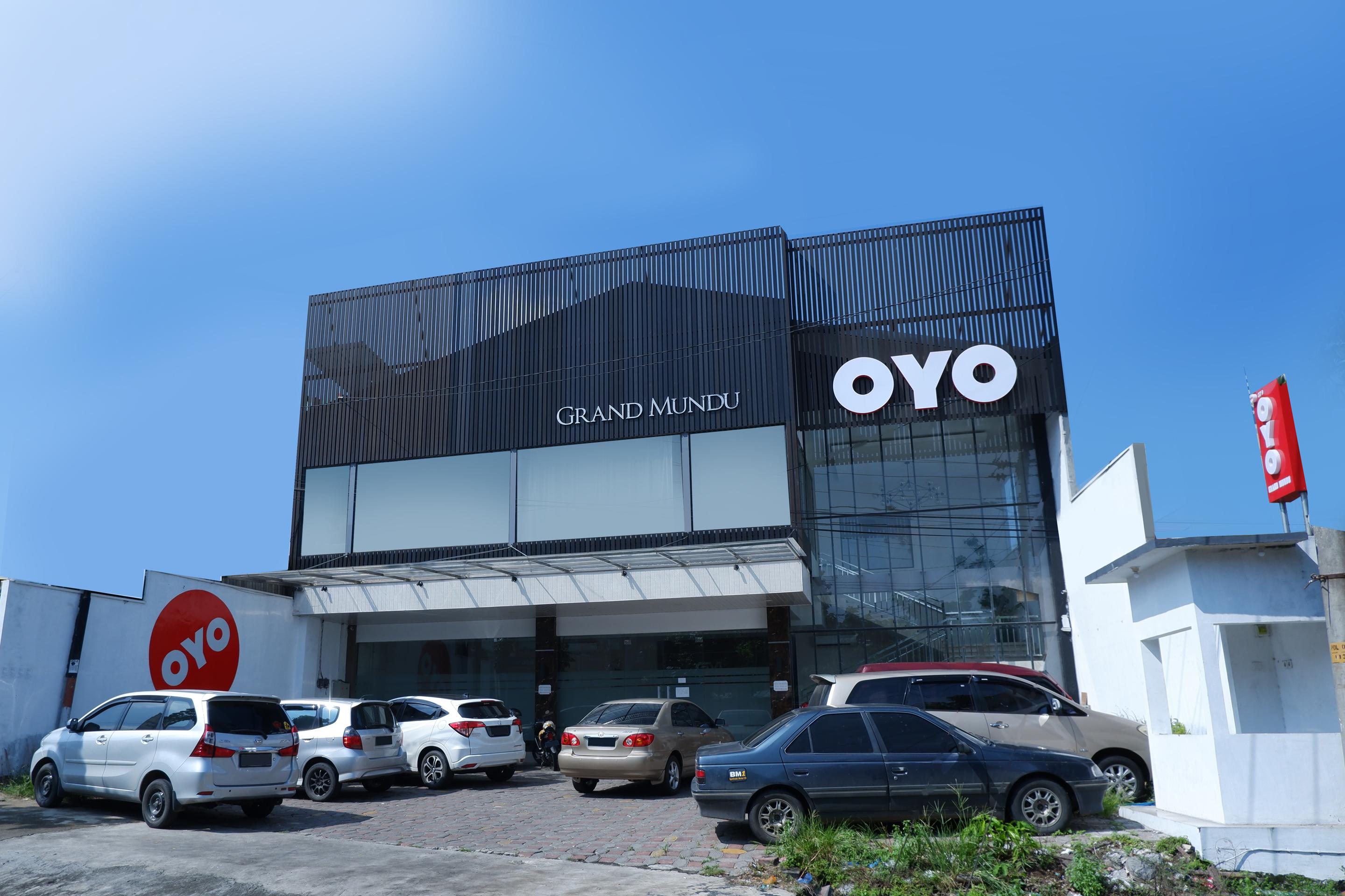 Oyo 379 Grand Mundu Hotel Semarang Eksteriør billede