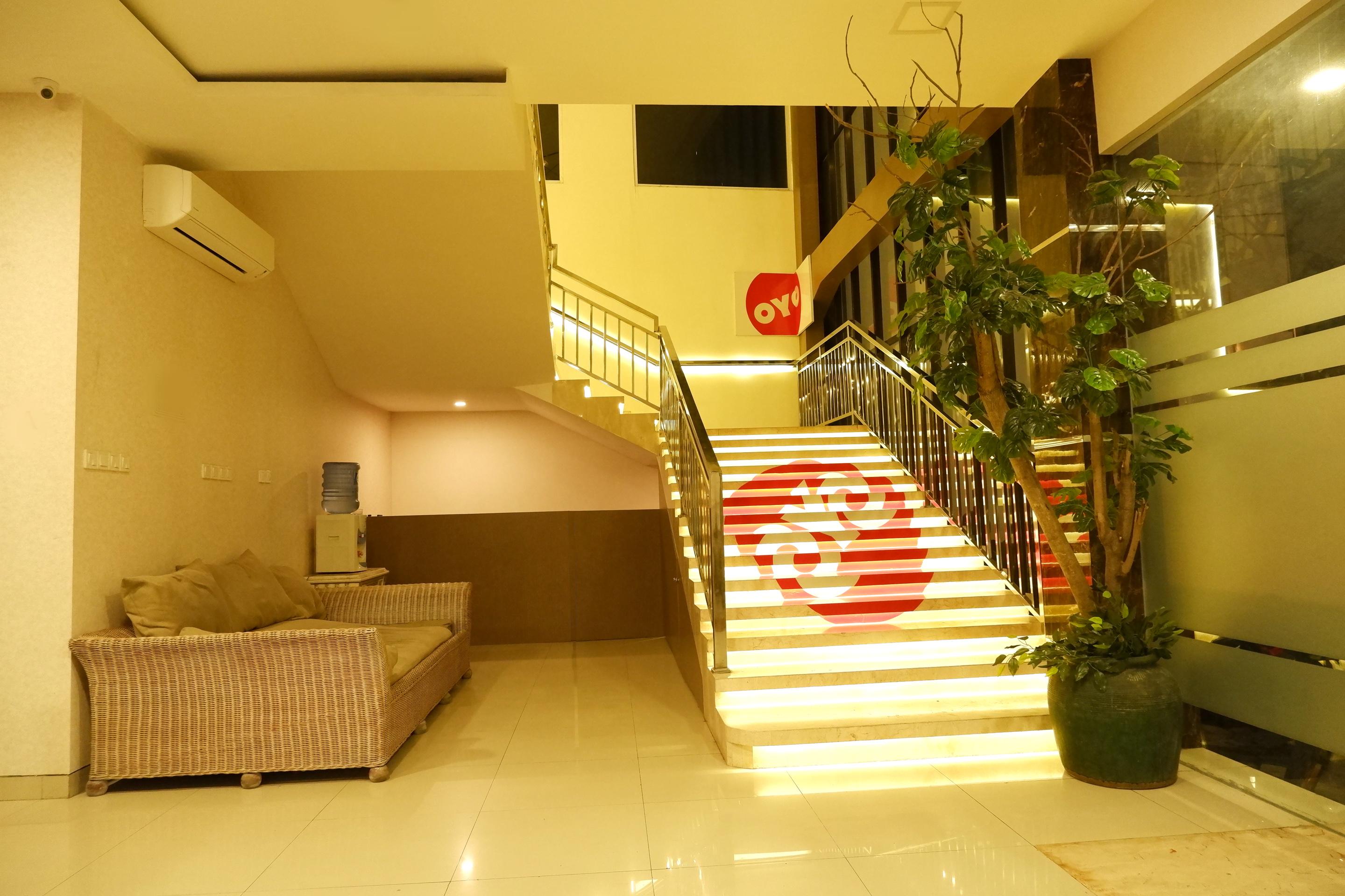 Oyo 379 Grand Mundu Hotel Semarang Eksteriør billede